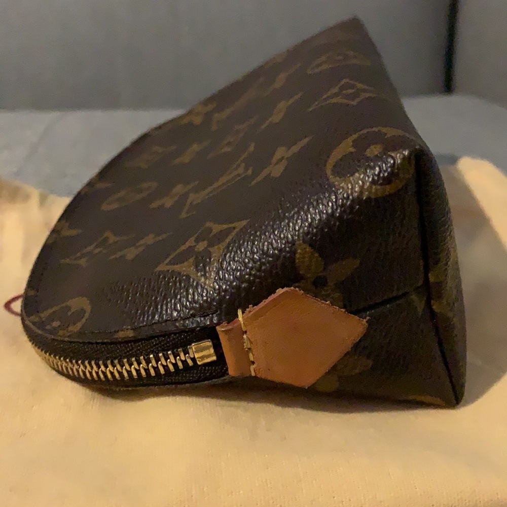 Louis Vuitton PM cosmetic case - Picture 6 of 16